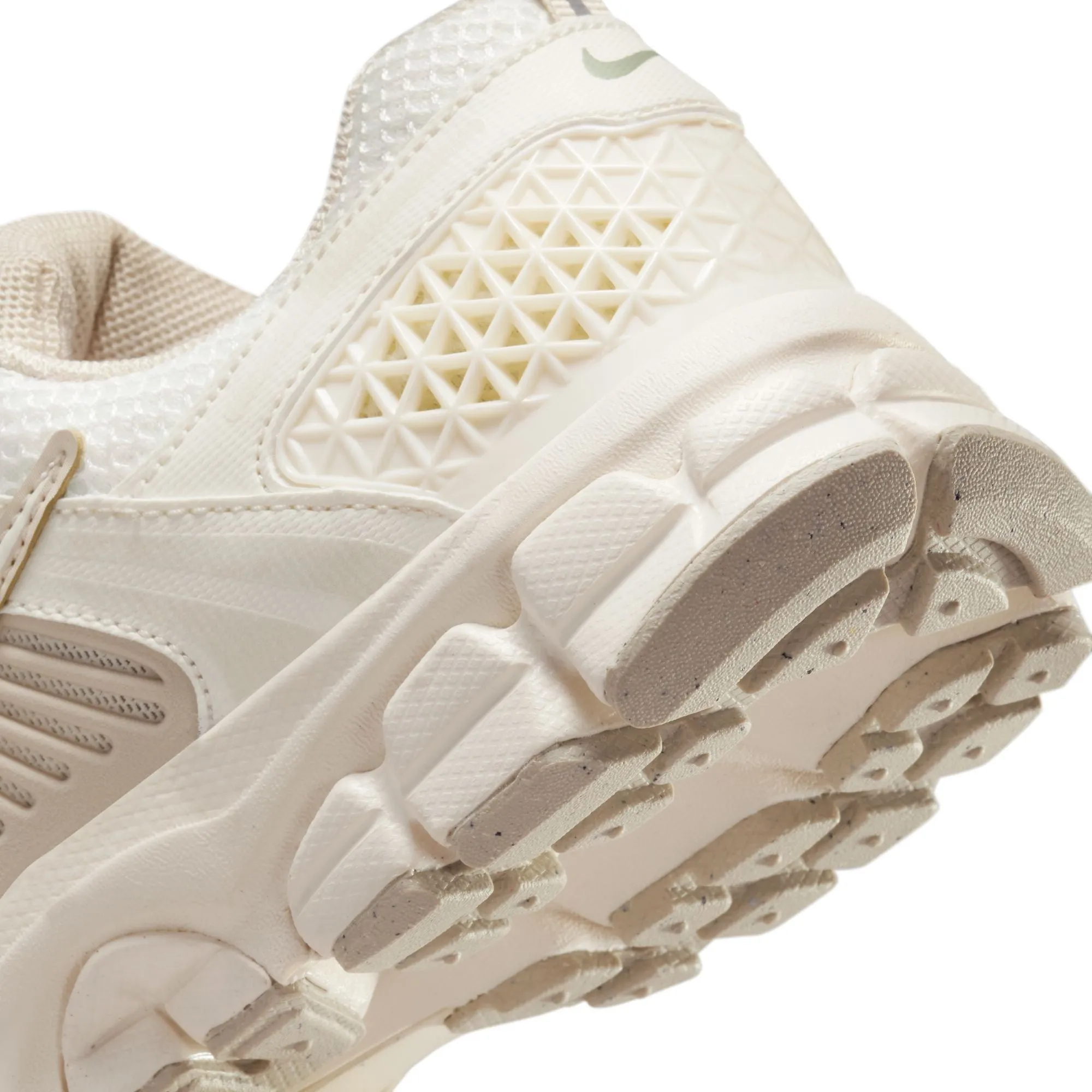 Grade School Nike Vomero 5 Pale Ivory Pale Ivory Pale Ivory HF6998-101